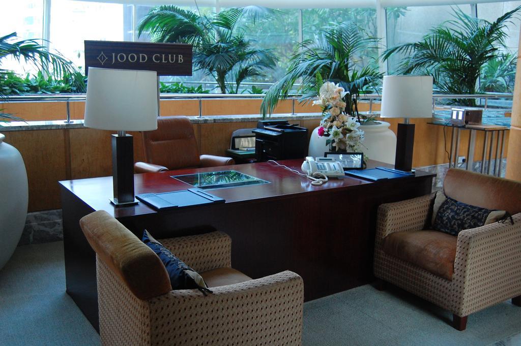 Jood Palace Hotel Dubai Buitenkant foto Club lounge at Hong Kong International Airport
