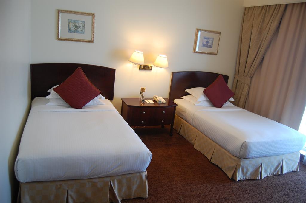 Jood Palace Hotel Dubai Buitenkant foto A room at the hotel